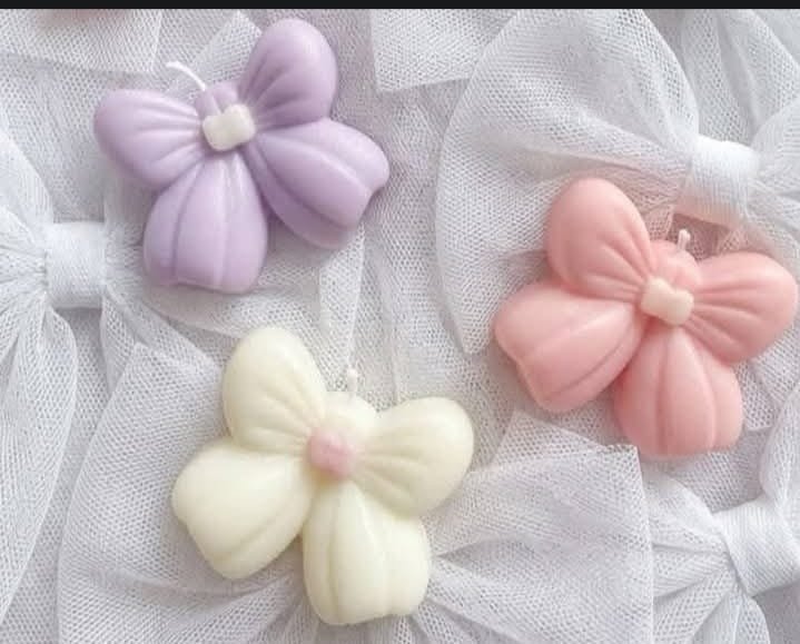 Velas mariposa artesanales en colores pastel